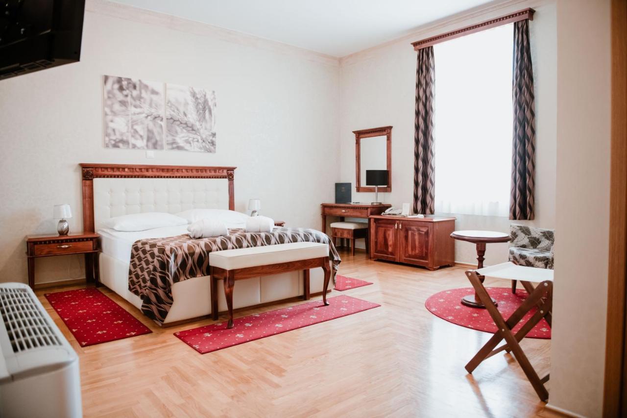 Hotel Kurija Jankovic Lukac Buitenkant foto