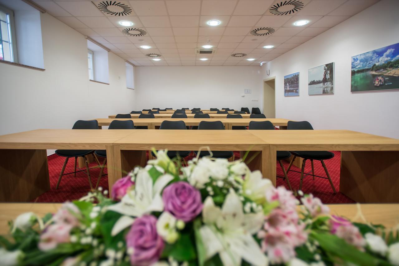 Hotel Kurija Jankovic Lukac Buitenkant foto